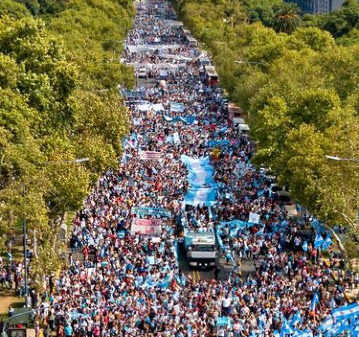 2.400.000 personnes manifestent en Argentine contre l’avortement
