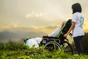 Maladie de Charcot : combiner « la technicité et l'humanité» au lieu de légaliser l’euthanasie