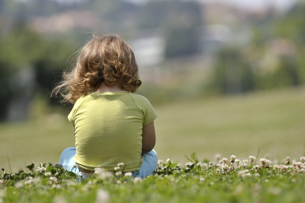 Un homme transgenre qui accouche est-il le père de son enfant ou sa mère ?