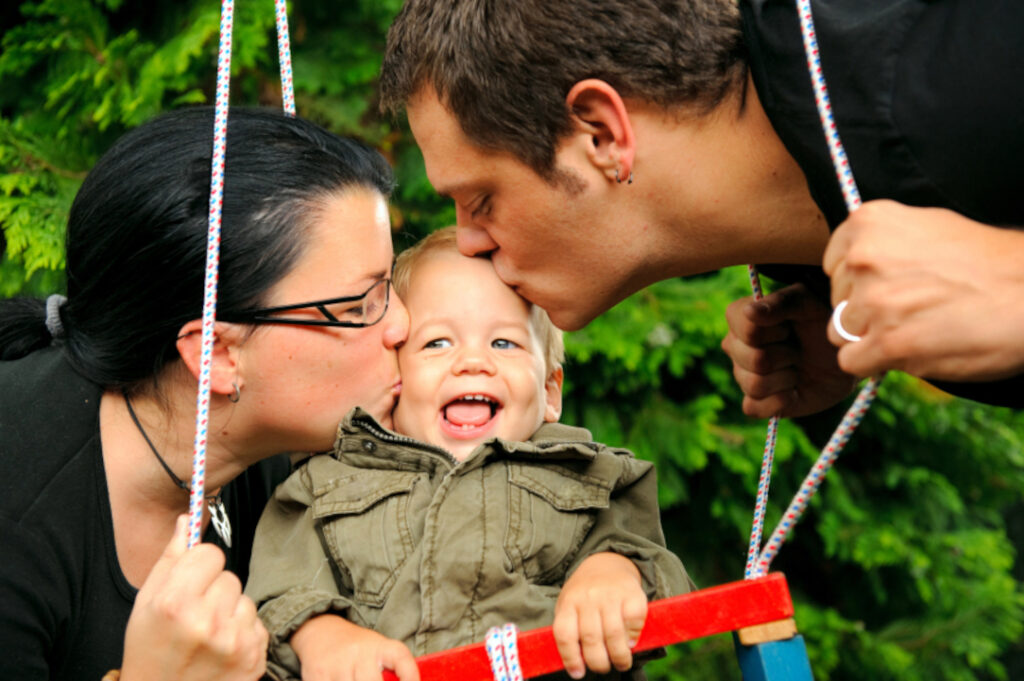 En Hongrie, l'adoption réservée aux couples de sexe opposé