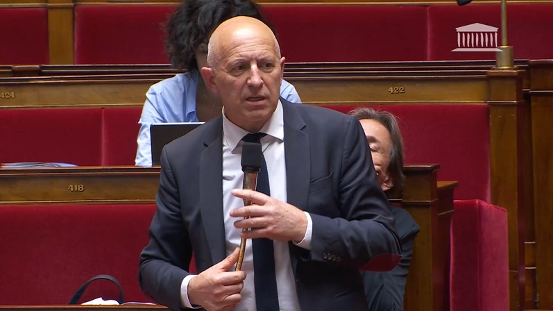 Les députés adoptent le « droit à l’aide à mourir » : une « trajectoire vertigineuse »