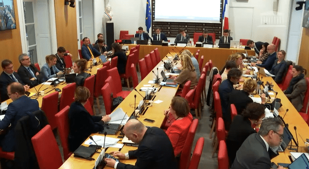 IVG dans la Constitution : le projet de loi adopté en Commission à l’Assemblée nationale