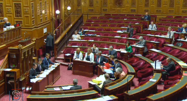 Avortement par les sages femmes : les sénateurs votent pour