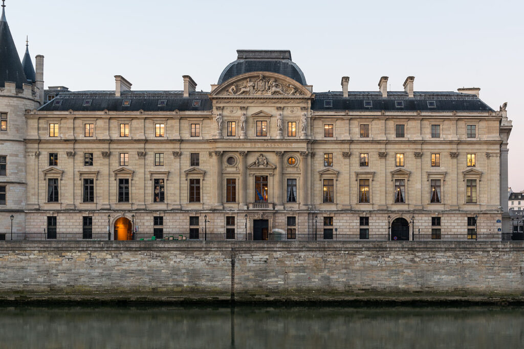 GPA : La décision de la Cour de cassation suscite de vives réactions