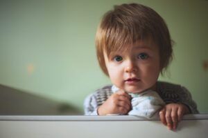 Thérapie génique : une petite fille retrouve l’ouïe et apprend à parler