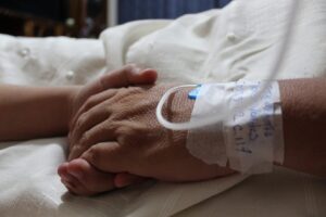 Avis du CCNE : fonder les soins sur l'éthique