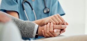 Une nouvelle enquête sur la « fin de vie » montre que les Français accordent la priorité aux soins palliatifs, pas à l’euthanasie