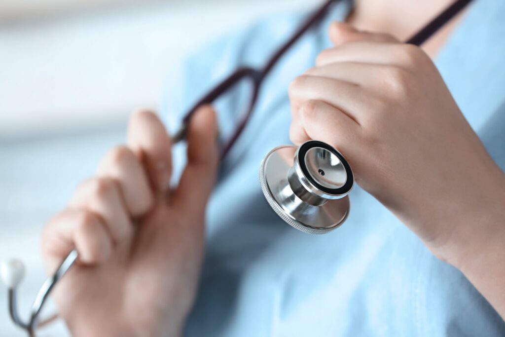 Missouri : une proposition de loi pour révoquer les médecins pratiquant des « transitions » médicales chez les mineurs