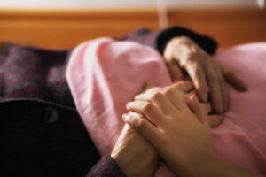 Soins palliatifs : la commission des Affaires sociales du Sénat vote le texte sans le modifier