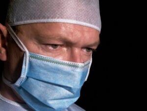 IMG : l’AMM restreint le droit à l’objection de conscience des médecins