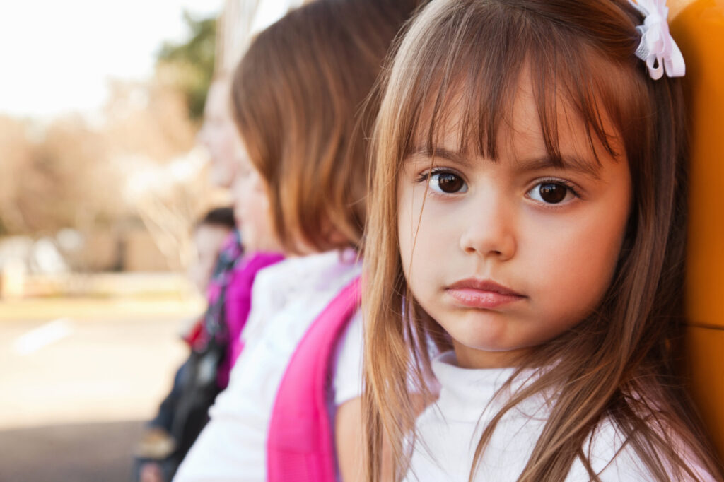 Québec : trois hommes adoptent ensemble une petite fille placée