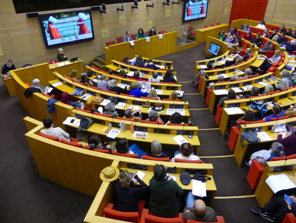 « GPA éthique » : un colloque au Sénat donne la parole aux mères porteuses