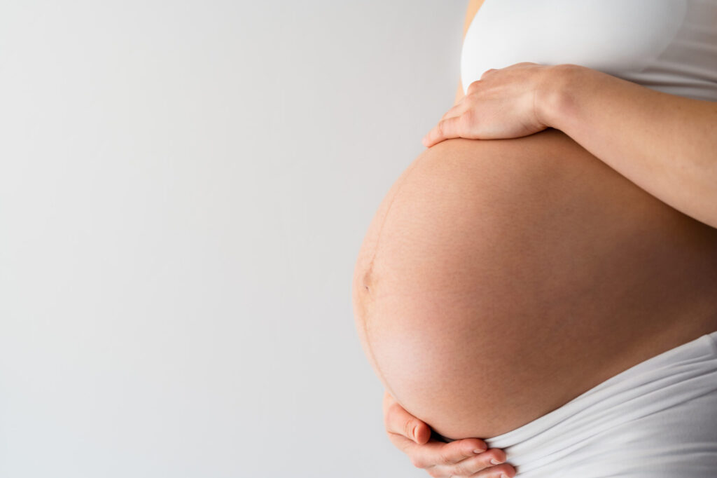Spina bifida : 6 bébés traités in utero dans un essai clinique prometteur