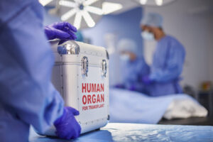 Trois médecins proposent de légaliser la « mort par don d’organe »