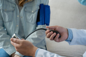 Un risque accru d’hypertension chez les adolescents conçus par FIV d’après une étude